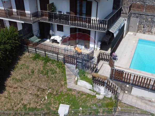intera palazzina in vendita ad Endine Gaiano