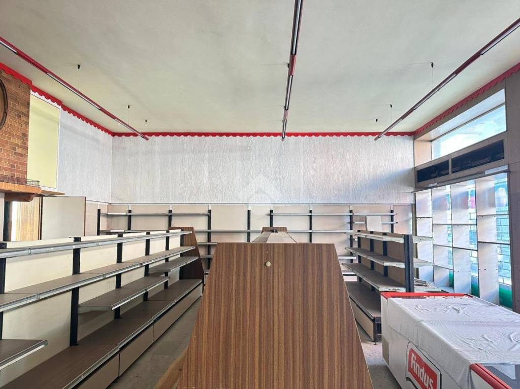 negozio in vendita ad Endine Gaiano