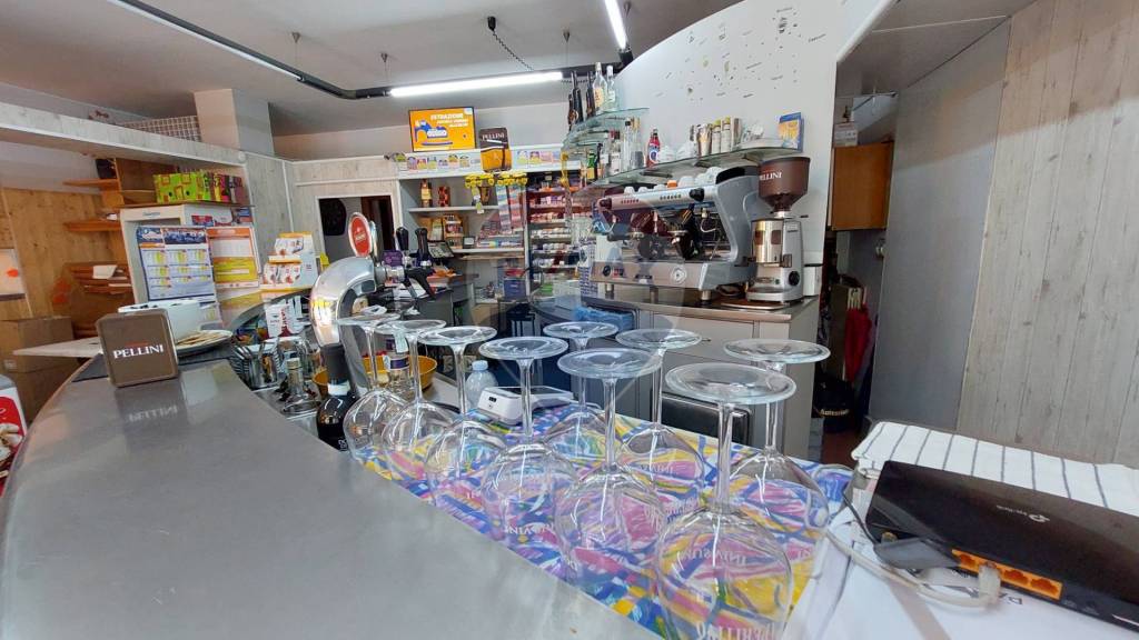 negozio in vendita ad Endine Gaiano