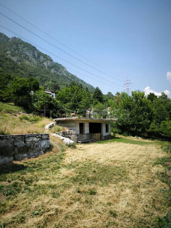 locale commerciale in vendita ad Endine Gaiano in zona Piangaiano