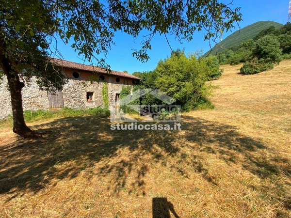 casale in vendita ad Endine Gaiano