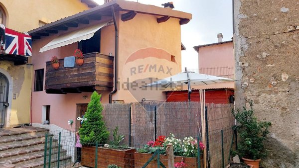 casa indipendente in vendita ad Endine Gaiano