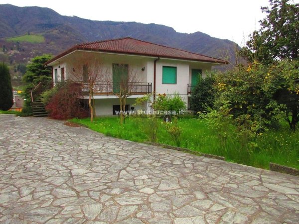 casa indipendente in vendita ad Endine Gaiano in zona Piangaiano