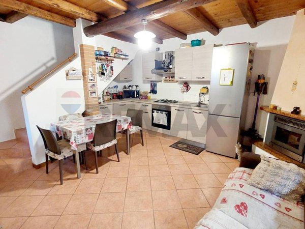 casa indipendente in vendita ad Endine Gaiano