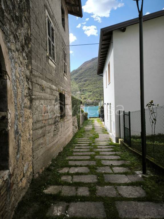 casa indipendente in vendita ad Endine Gaiano