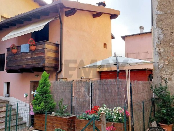 casa indipendente in vendita ad Endine Gaiano