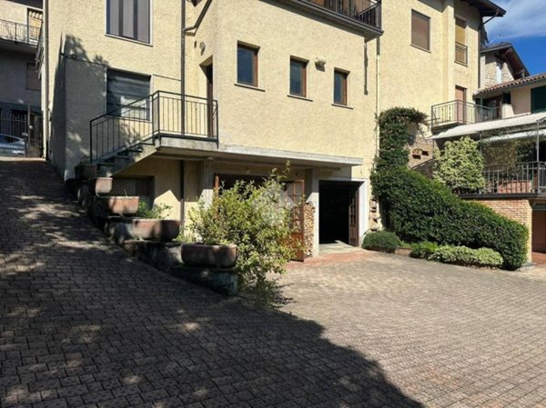 locale commerciale in vendita ad Endine Gaiano