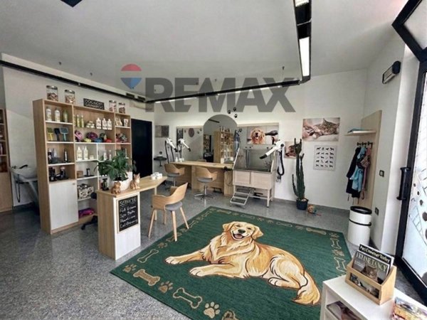 negozio in vendita ad Endine Gaiano in zona Piangaiano