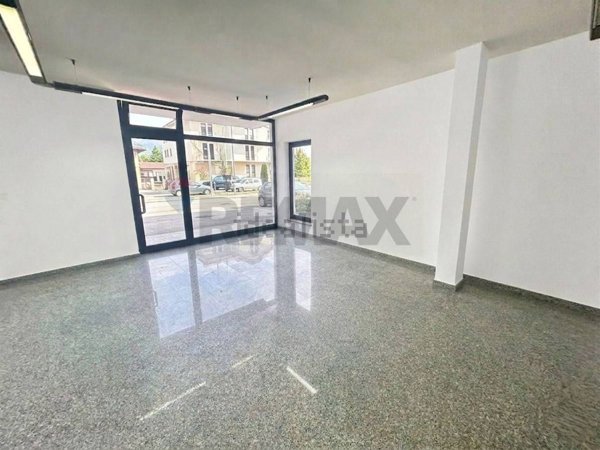 locale commerciale in vendita ad Endine Gaiano