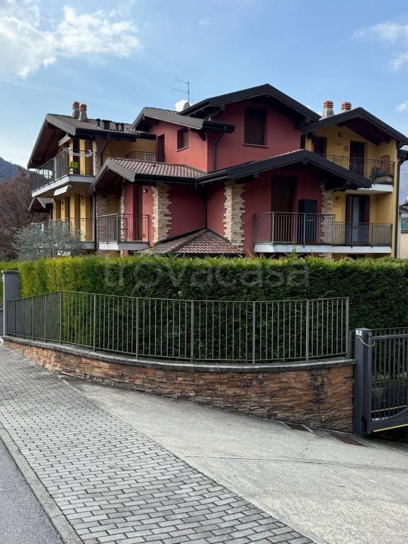 appartamento in vendita ad Endine Gaiano in zona Piangaiano