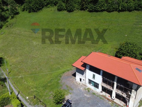 casa indipendente in vendita ad Endine Gaiano in zona Piangaiano