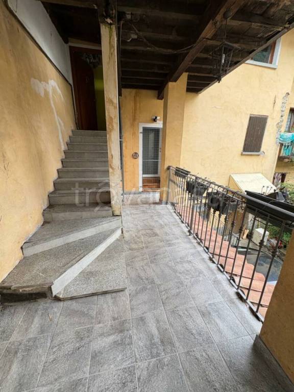 locale commerciale in vendita ad Endine Gaiano
