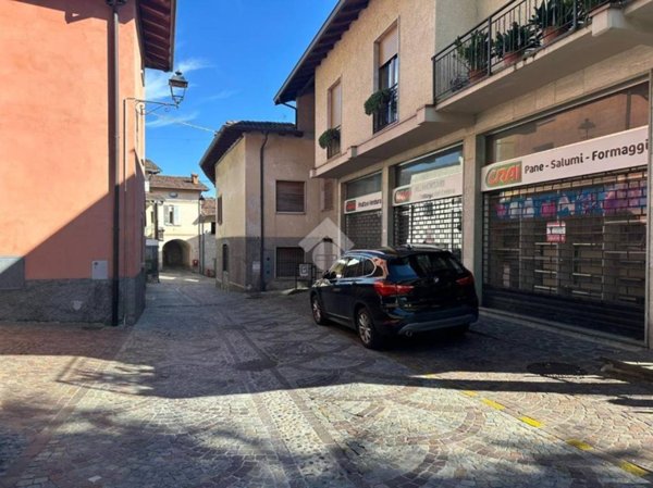 negozio in vendita ad Endine Gaiano in zona Valmaggiore