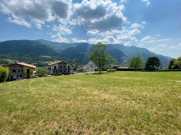 casa indipendente in vendita ad Endine Gaiano in zona Piangaiano