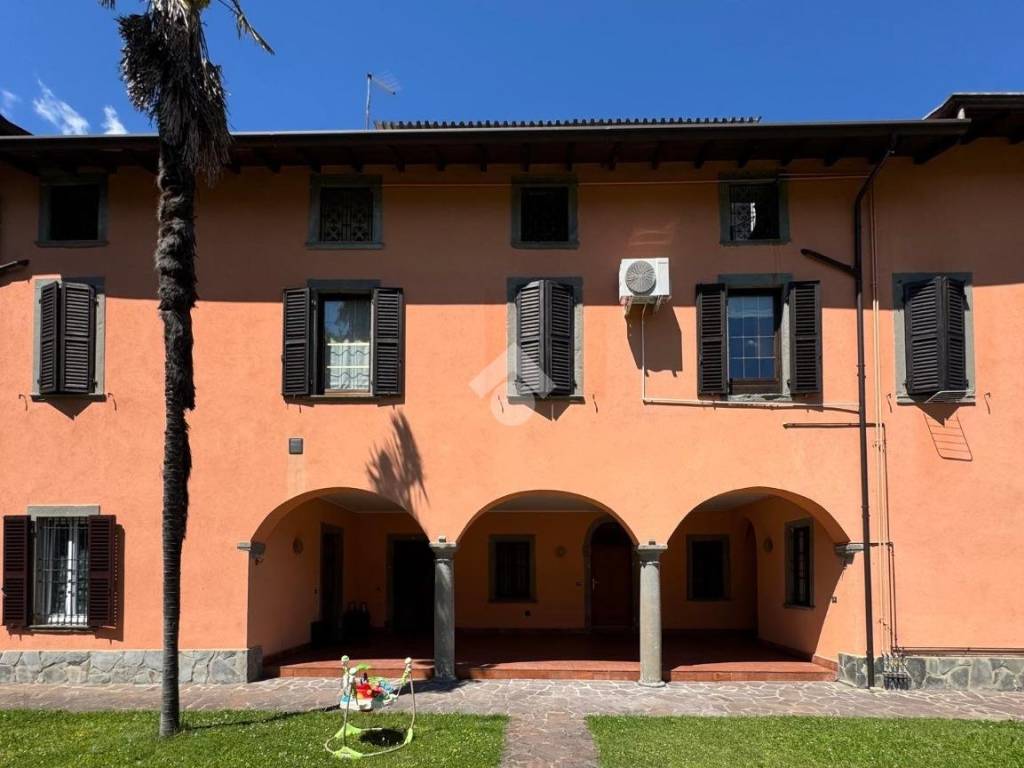 appartamento in vendita ad Endine Gaiano in zona Piangaiano