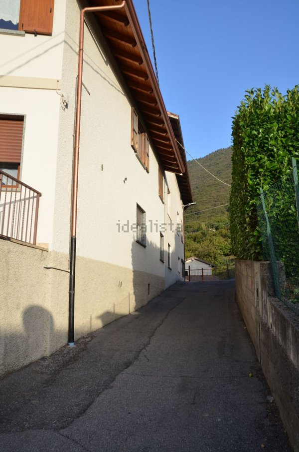 appartamento in vendita ad Endine Gaiano in zona Piangaiano