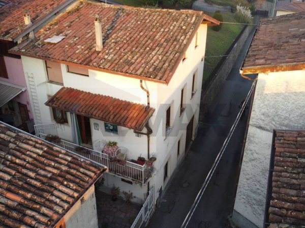 casa indipendente in vendita ad Endine Gaiano in zona Piangaiano