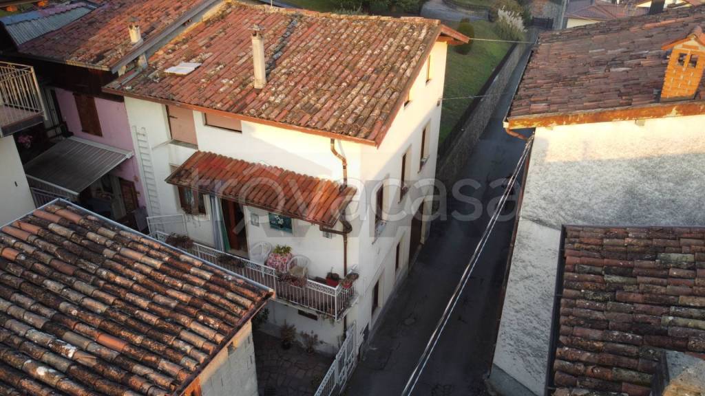 casa indipendente in vendita ad Endine Gaiano in zona Piangaiano