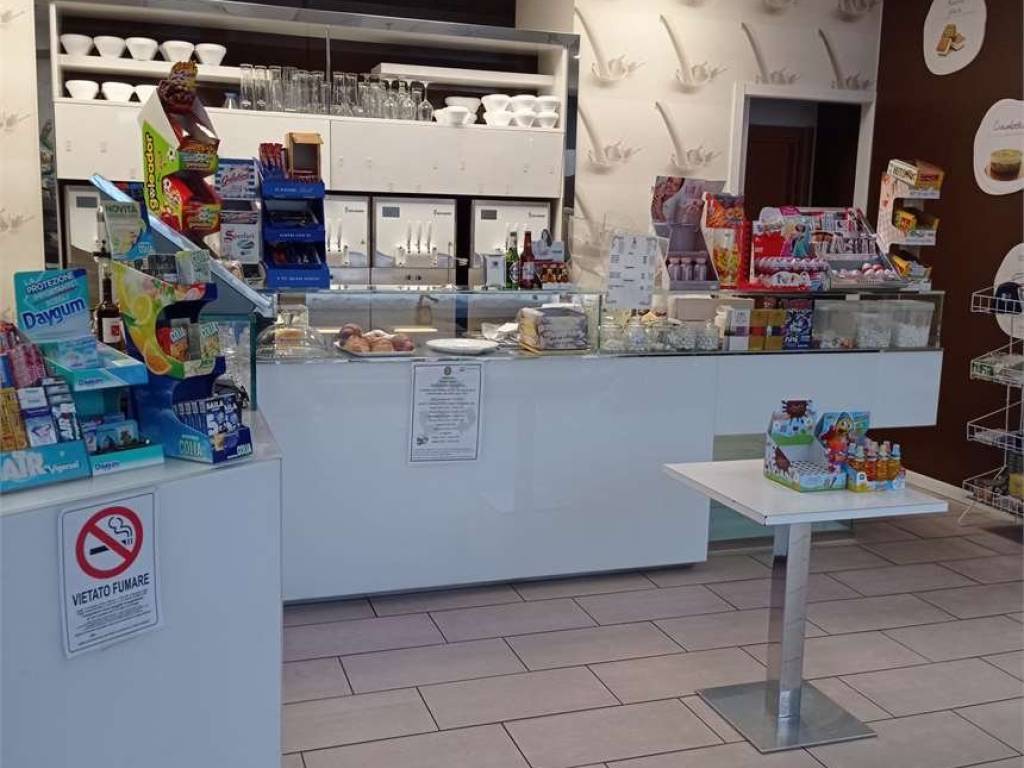 negozio in vendita ad Endine Gaiano in zona Piangaiano