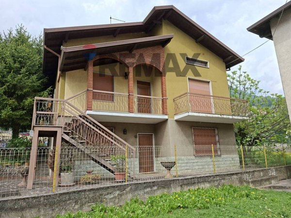 casa indipendente in vendita ad Endine Gaiano in zona Piangaiano