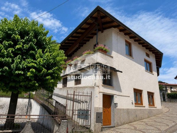 casa indipendente in vendita ad Endine Gaiano in zona Piangaiano