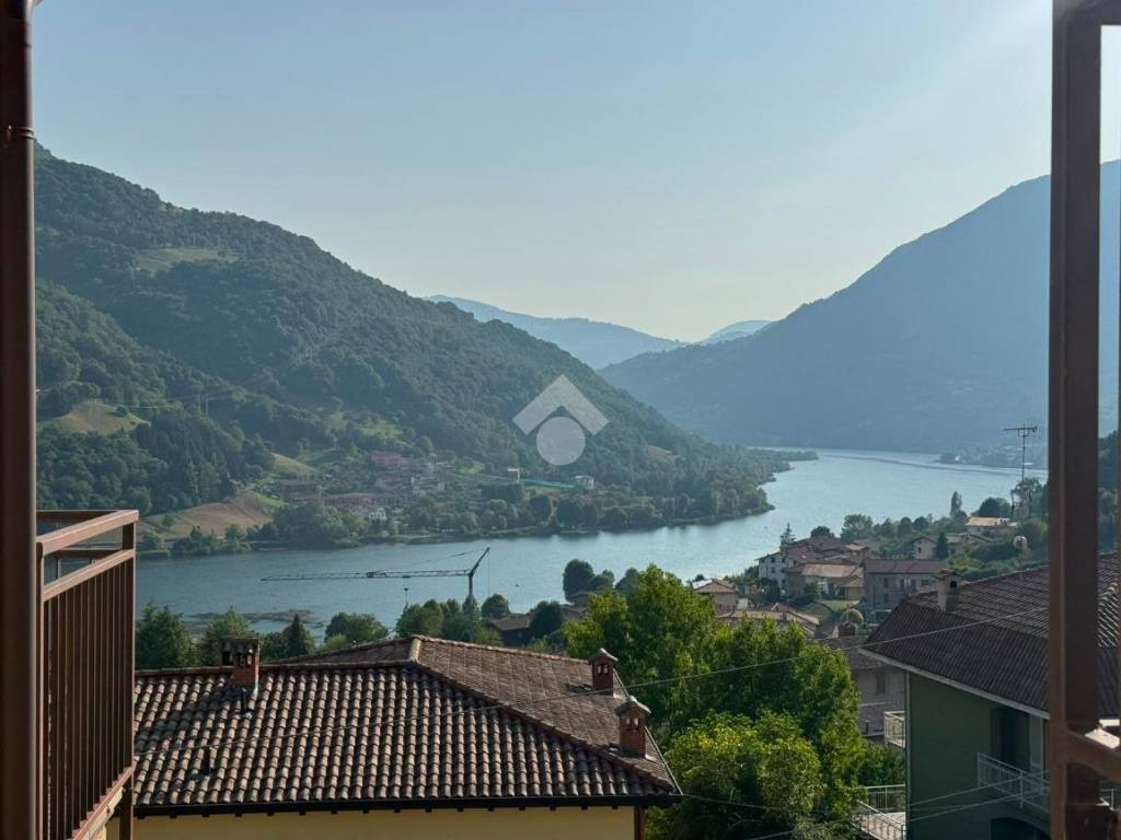 appartamento in vendita ad Endine Gaiano in zona Piangaiano