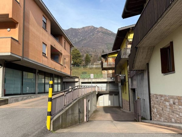 box auto in vendita ad Endine Gaiano in zona Piangaiano