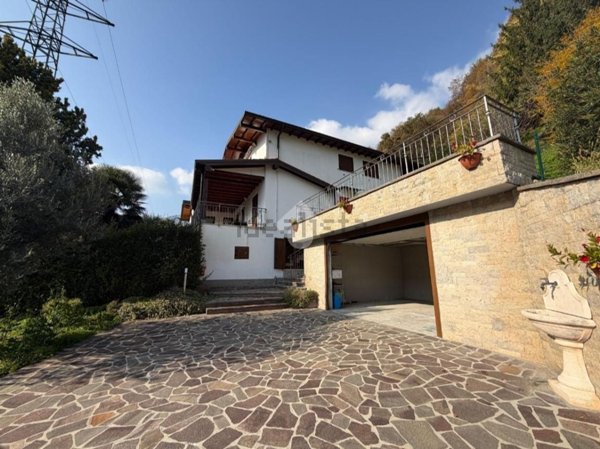 casa indipendente in vendita ad Endine Gaiano in zona Piangaiano