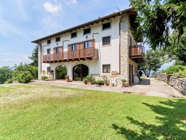 casa indipendente in vendita ad Entratico