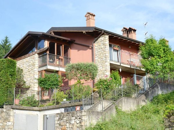 casa indipendente in vendita ad Entratico