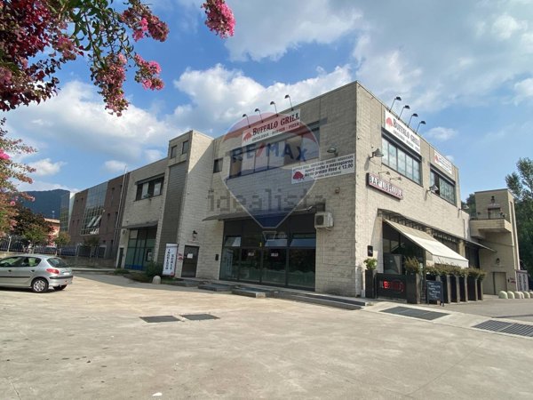 locale commerciale in vendita ad Entratico