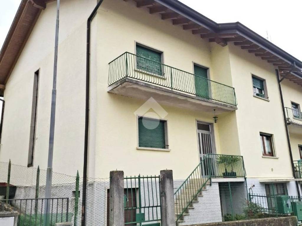 casa indipendente in vendita ad Entratico