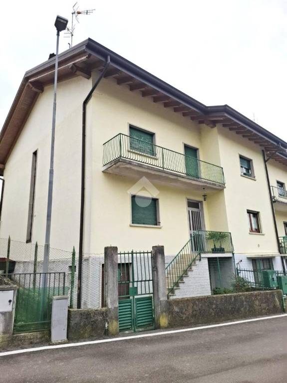 casa indipendente in vendita ad Entratico