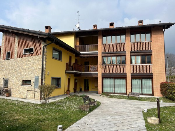 appartamento in vendita ad Entratico