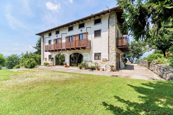 casa indipendente in vendita ad Entratico