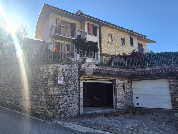 casa indipendente in vendita ad Entratico