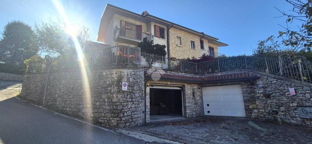 casa indipendente in vendita ad Entratico