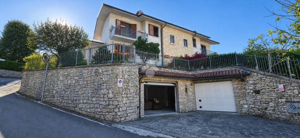 casa indipendente in vendita ad Entratico