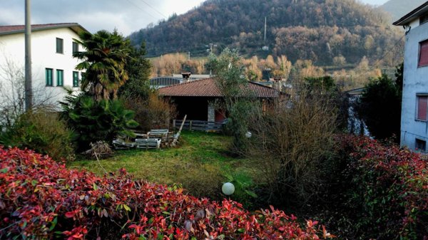 casa indipendente in vendita ad Entratico