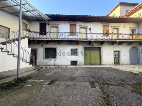 casa indipendente in vendita ad Entratico