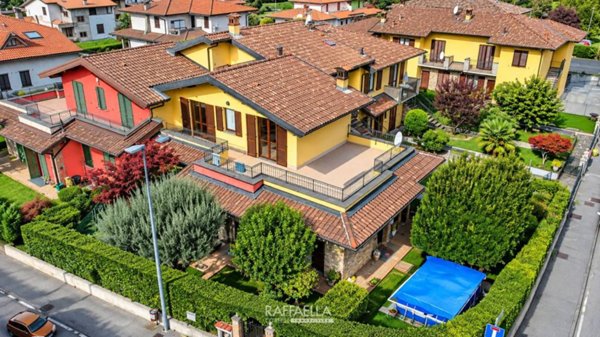 casa indipendente in vendita ad Entratico