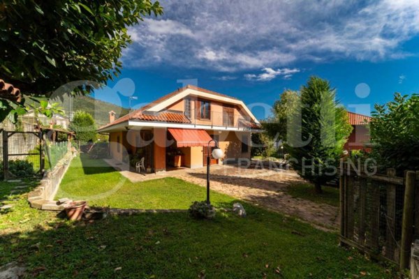 casa indipendente in vendita ad Almese in zona Rivera
