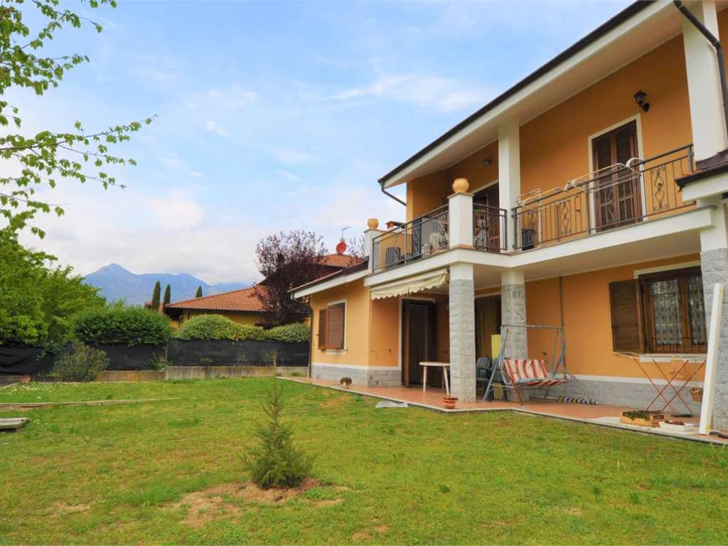 casa indipendente in vendita ad Almese in zona Milanere