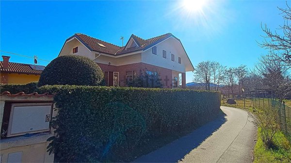 casa indipendente in vendita ad Almese in zona Rivera