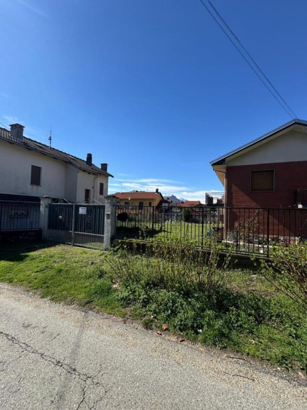 casa indipendente in vendita ad Almese in zona Milanere