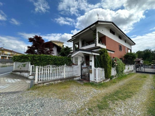casa indipendente in vendita ad Almese in zona Rivera