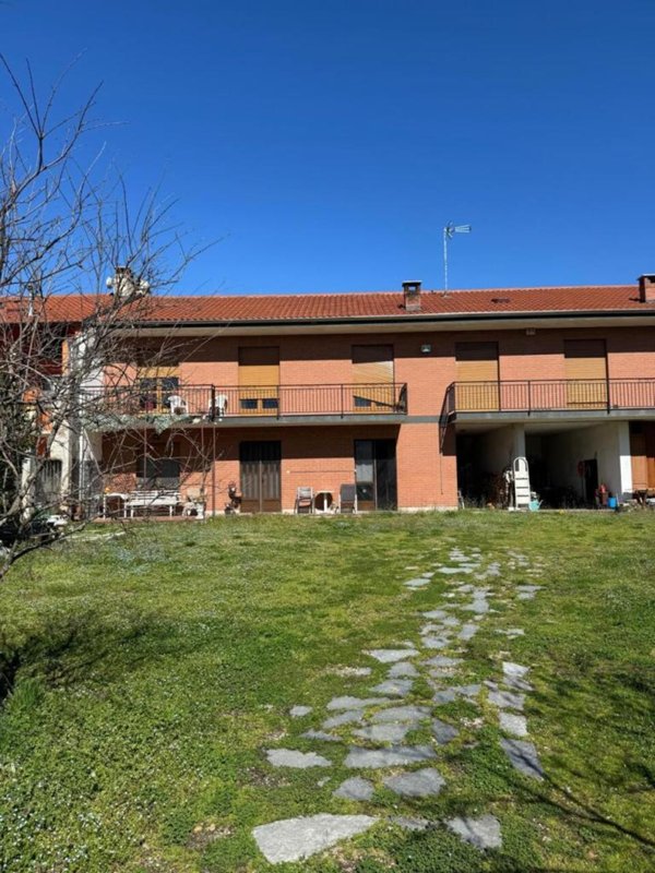 casa indipendente in vendita ad Almese in zona Milanere