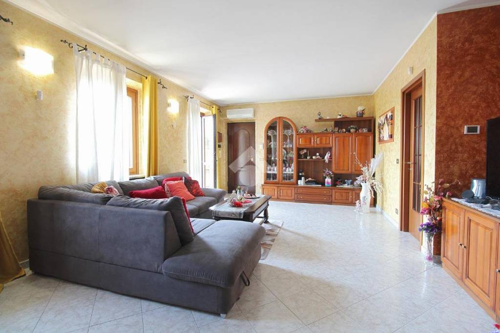 appartamento in vendita ad Almese in zona Malatrait