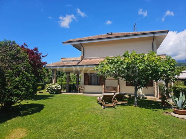 casa indipendente in vendita ad Almese in zona Rivera