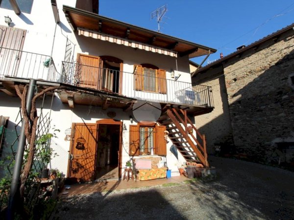 casa semindipendente in vendita ad Almese in zona Malatrait